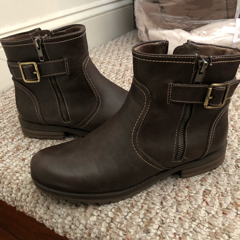 Never worn, brown booties!